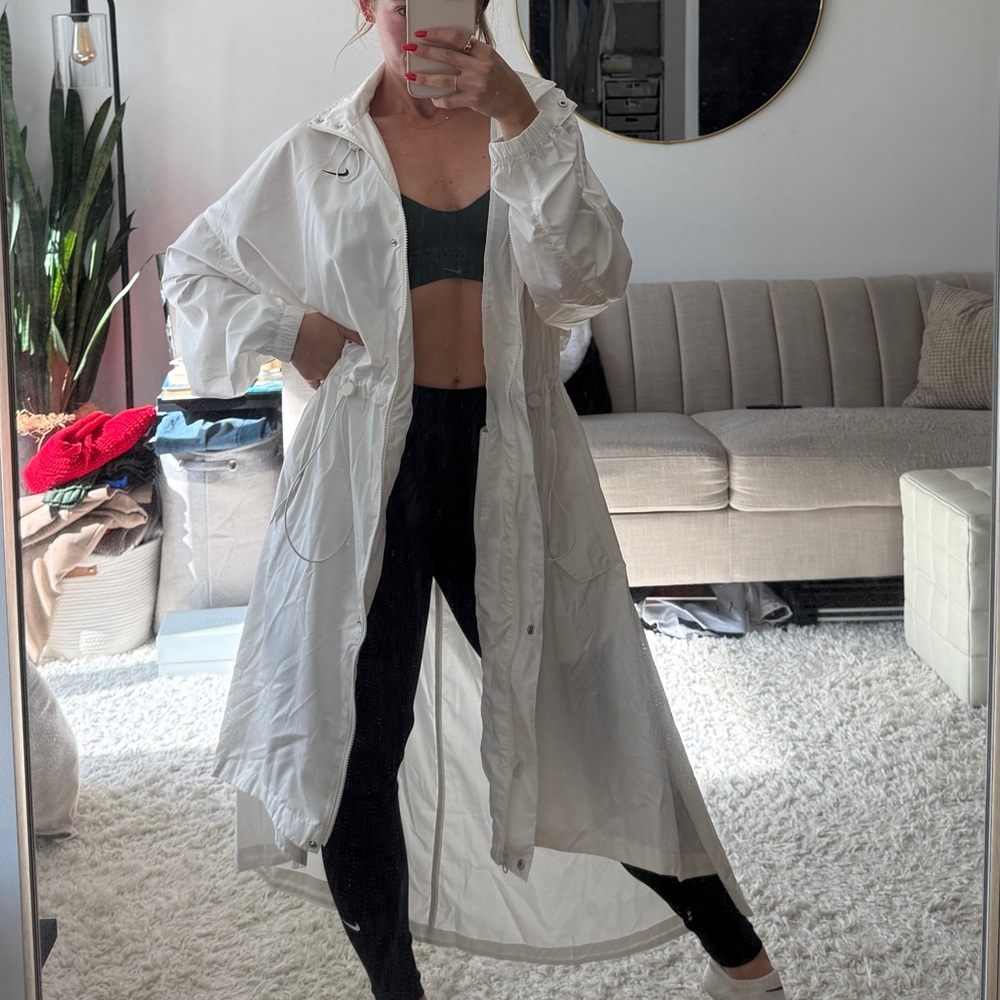 Nike Women's Sportswear Essential / Lightweight Trench / Rain Coat